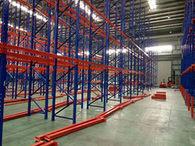 东莞台德智慧重型货架安装现场